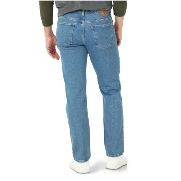 Wrangler Men's Relaxed Fit Jeans with Flex Blue Light Wash Size 44W x 30L - Picture 5 of 16